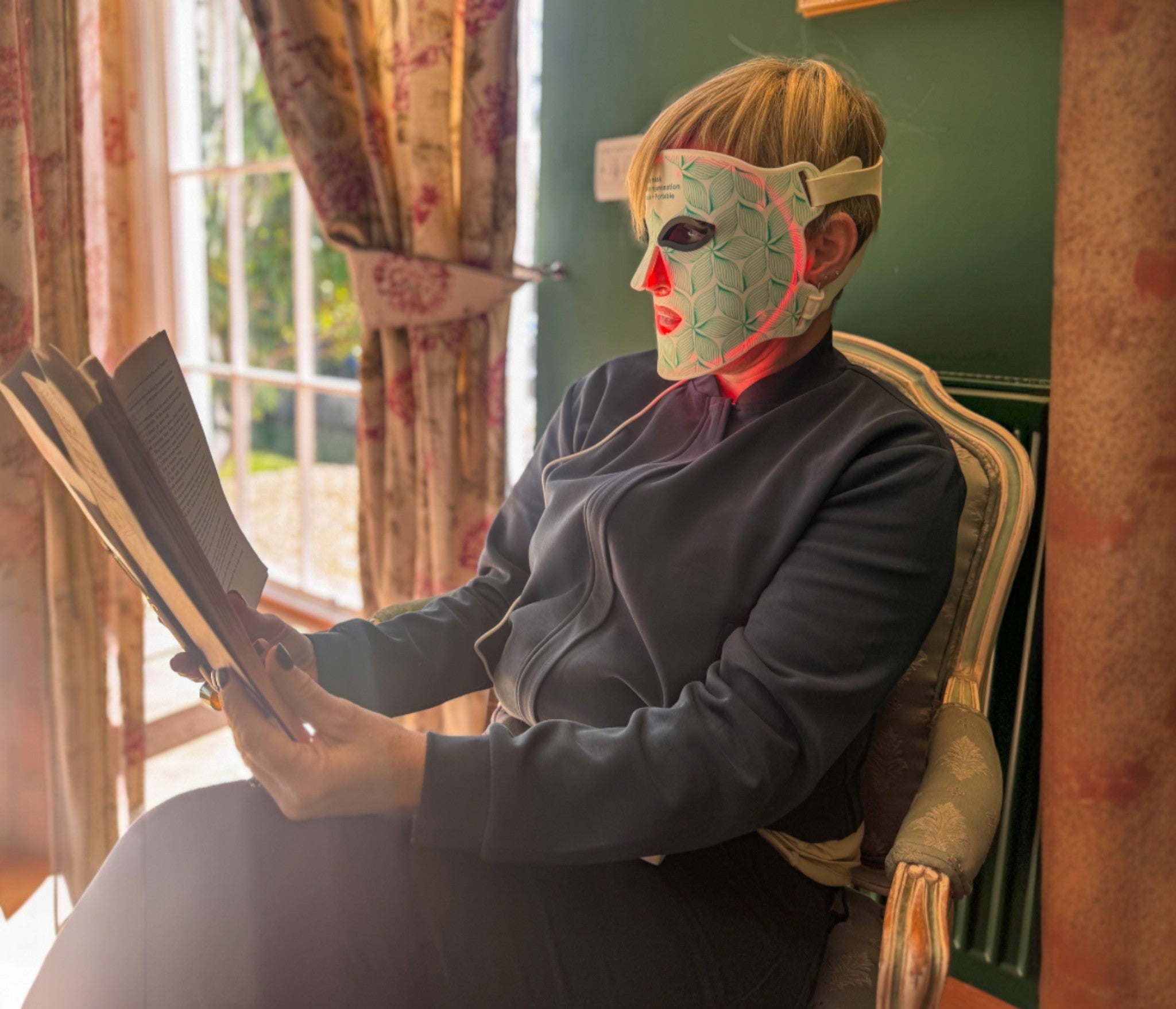 Contour LED Face mask